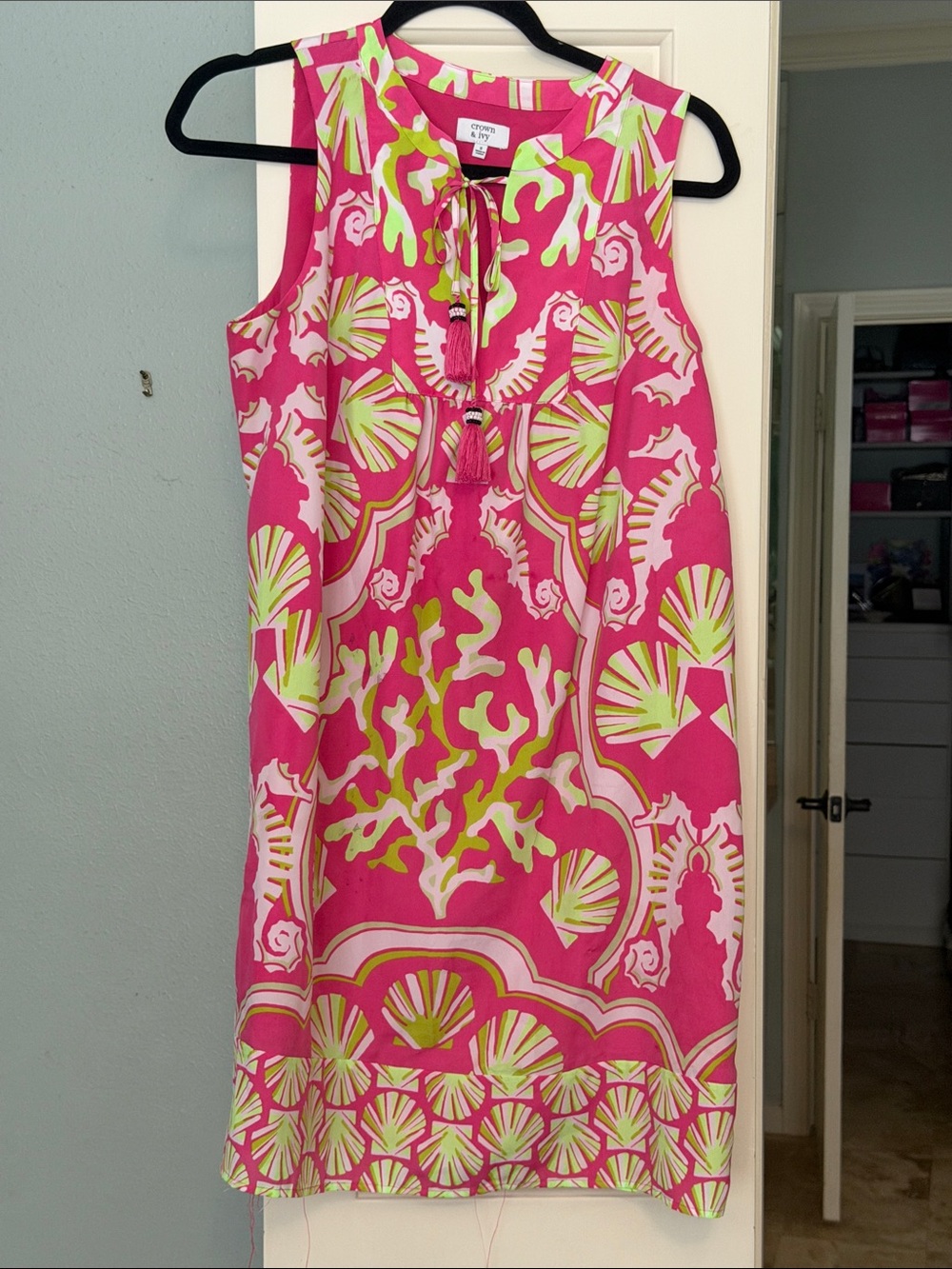 crown & ivy Hot Pink Shell-Print Sleeveless Shift Dress with Lime Accents